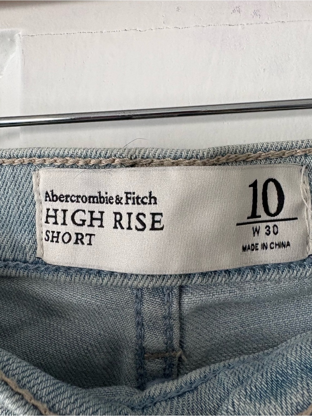 Abercrombie & Fitch High Rise Short Size 10 - Picture 2 of 4